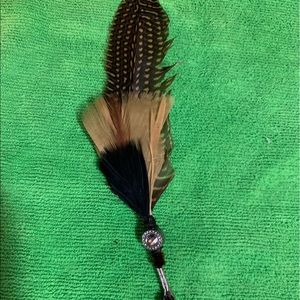 Feather roach clips